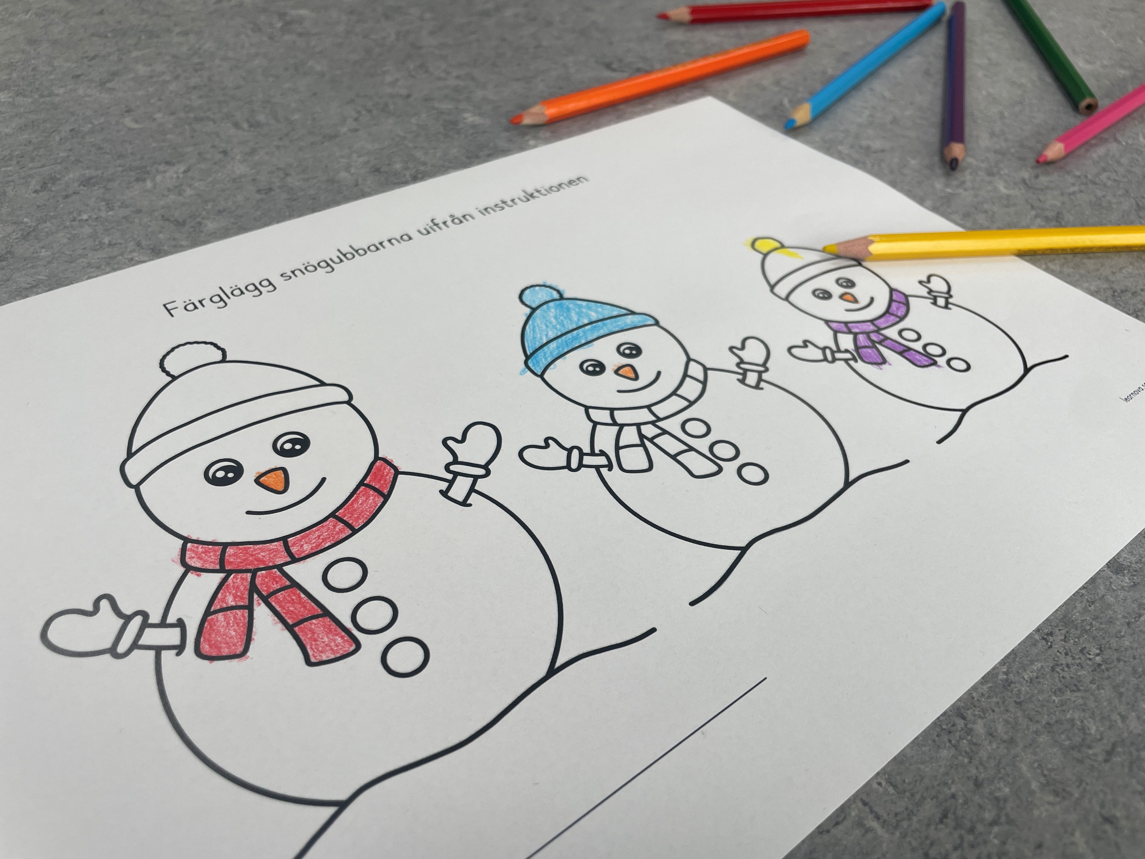 Färglägg snögubbarna utifrån instruktionen