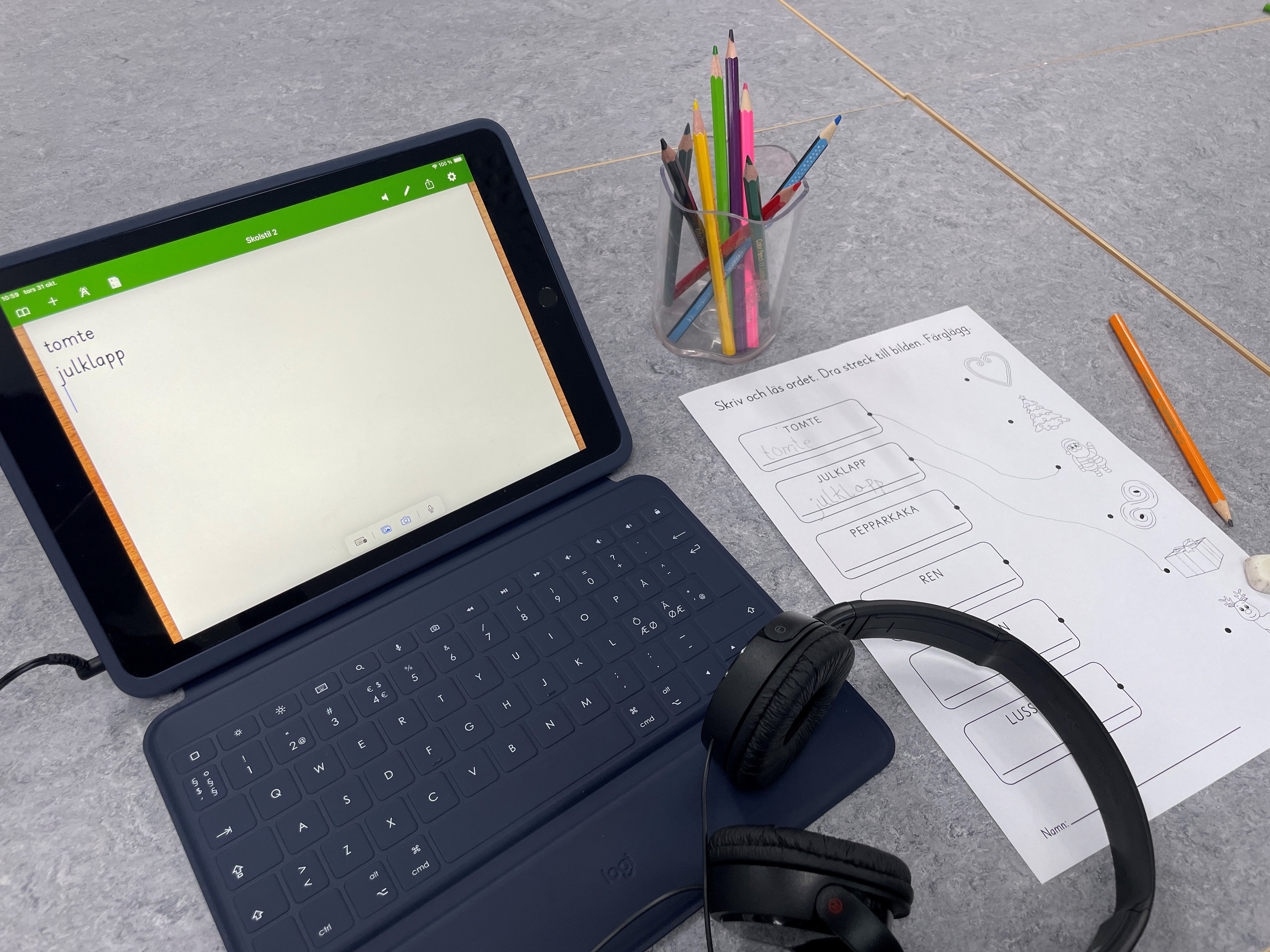 Läs skriv och färglägg julsakerna